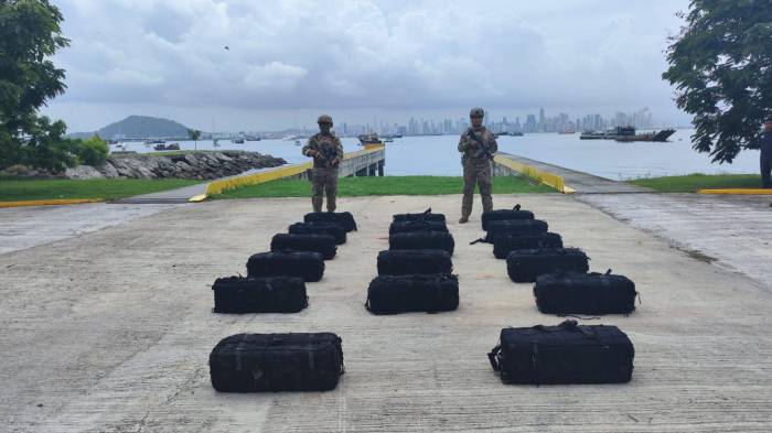 El tripulante y el presunto ilícito fueron trasladados al Astillero Naval del Senan en Isla Perico.