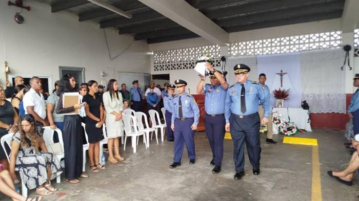 Homenaje que le realizaron sus compañeros en el cuartel de los camisas rojas en Capira.