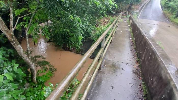 En este lugar fue ubicado el cuerpo desnudo y sin vida de una persona de generales desconocidas