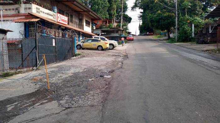 En esta calle se produjo el atentado que acabó con la vida del joven de 29 años en San Miguelito.