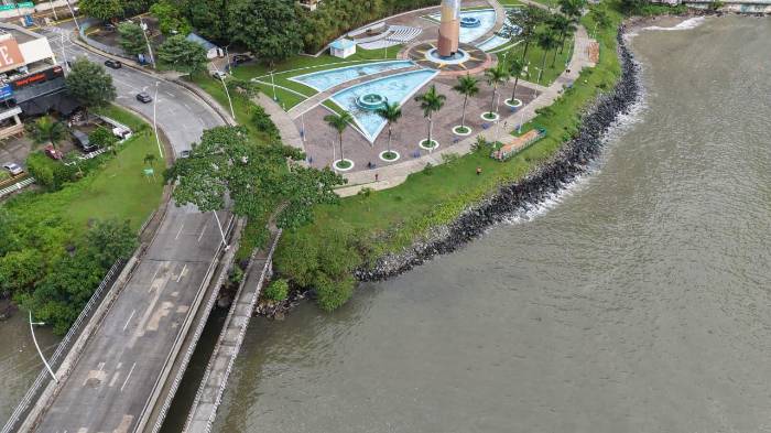 Personal de MiAMBIENTE realiza verificaciones y toma de muestras en el río Matasnillo.