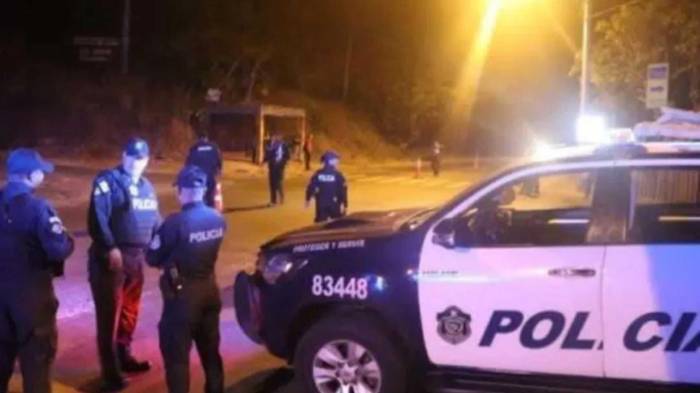 Autoridades acordonaron el sector de La Reforma, en Nuevo Caimitillo, donde el joven fue atacado a tiros cerca de una parada.