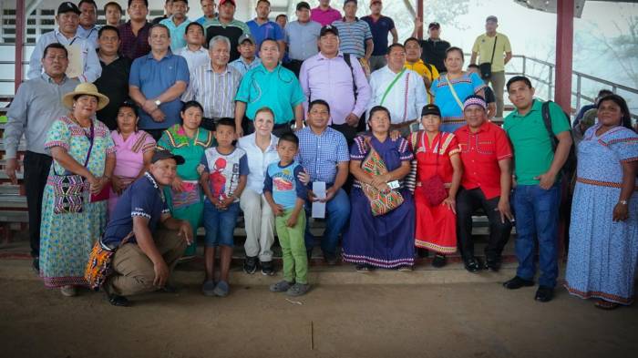 Líderes de la comarca Ngäbe Buglé plantean necesidades a autoridades del gobierno