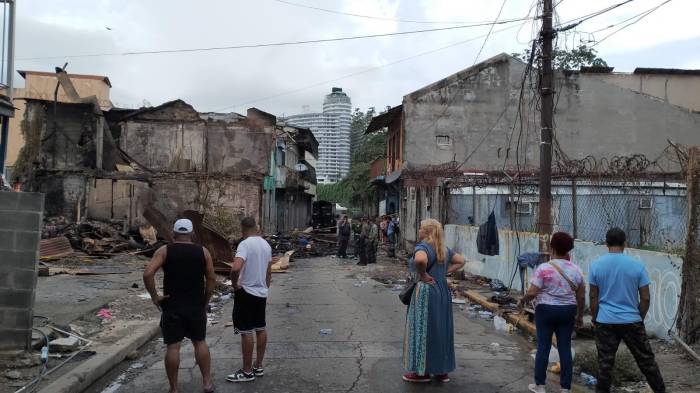 Madre e hijo murieron abrazados tratando de escapar de la muerte