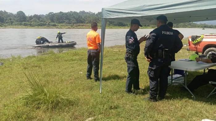 La policía también da su apoyo.