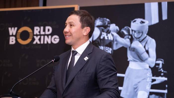 Fue dos veces campeón mundial de peso medio y medallista de plata olímpico en 2004.