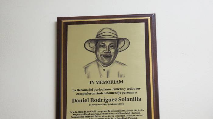 Placa que reposa en las redacciones de Gese.