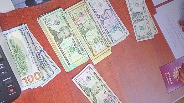 Billetes en calzoncillos: Policía decomisa más de $40 mil ocultos en pasajeros cubanos