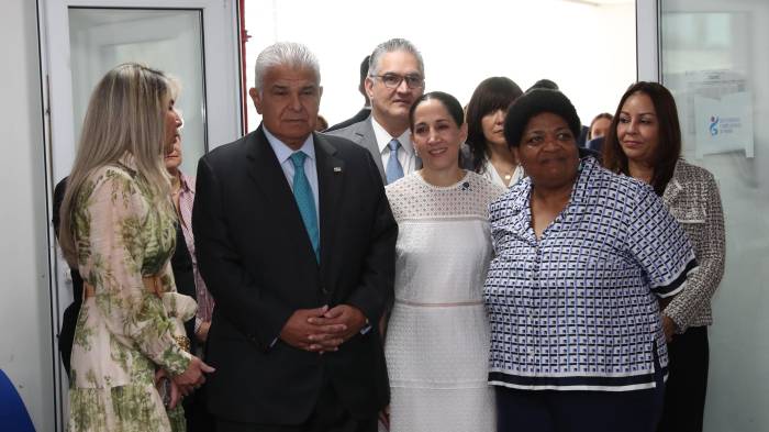 Mulino estuvo acompañado de la ministra de Cultura, Maruja Herrera, y otras autoridades del Gobierno.