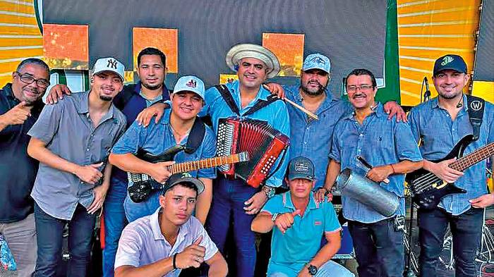 Jhonathan Chávez se va de gira internacional