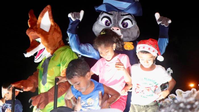 Darienitas disfrutaron el desfile ‘Navidad Mundialista’ junto a glorias del fútbol [VIDEO]