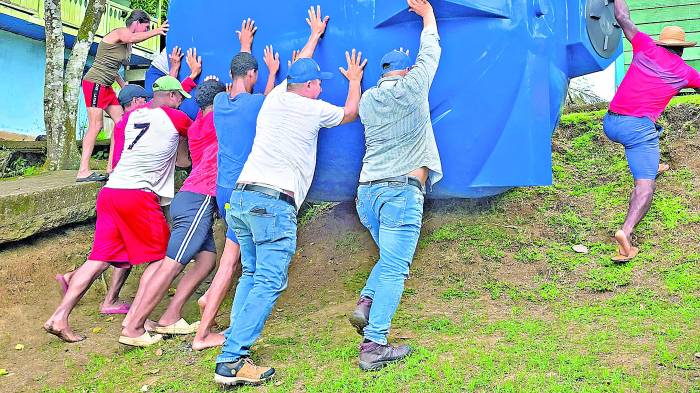 Entrega de suministros en Yape, Darién
