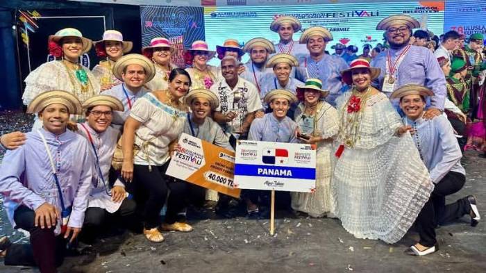 Redes Sociales/@ritmosyraicesp