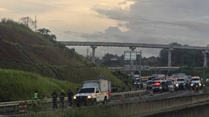 El hecho ocurrió en el carril con dirección hacia el interior del país y provocó afectaciones parciales al tránsito durante varias horas.