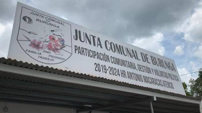 Letrero de la Junta Comunal de Burunga durante la administración de Antonio Atencio.