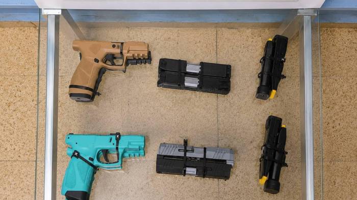 Cuatro pistolas fueron retenidas durante una inspección vehicular.