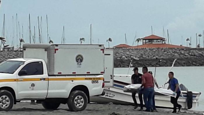 A la escena llegaron paramédicos del Sume 911 que le aplicaron maniobras de reanimación.