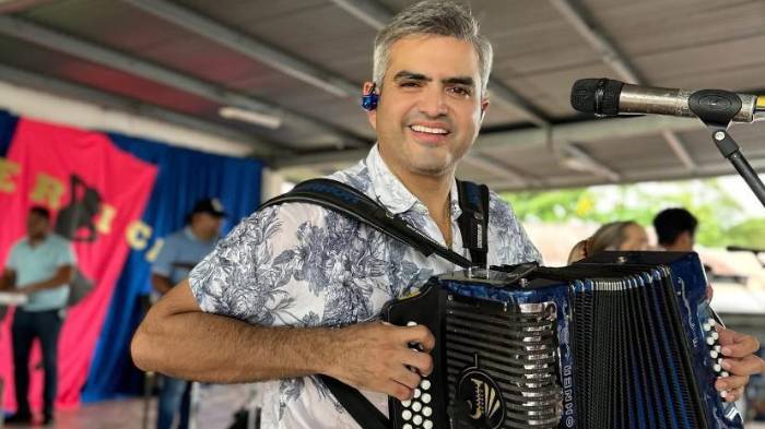 Redes Sociales/@jhonathanchavez