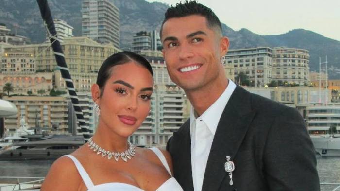 Redes Sociales/@georginagio