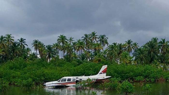 Seis personas viajaban en la aeronave comercial.