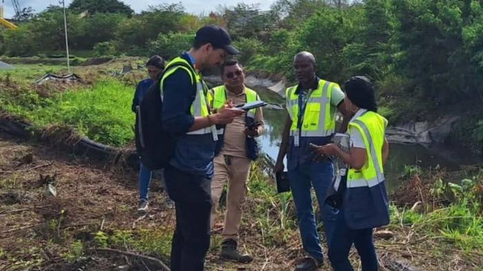 Equipos técnicos y autoridades recorrieron las instalaciones del CAR como parte de las labores de verificación tras el evento climático.
