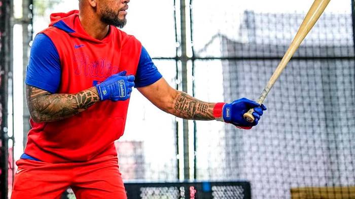 Sosa va al cuero en los jardines