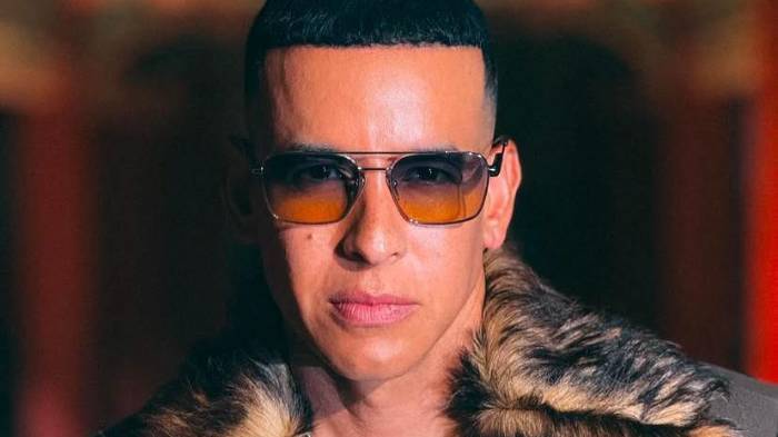 Daddy Yankee presenta una nueva faceta espiritual con ‘Lamento en baile’, disco que fusiona ritmo y reflexión tras su retiro de la música comercial.