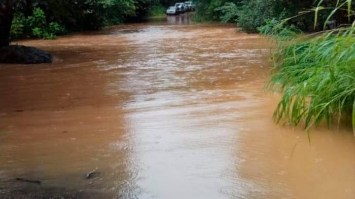 Camino intransitable luego de una lluvia.