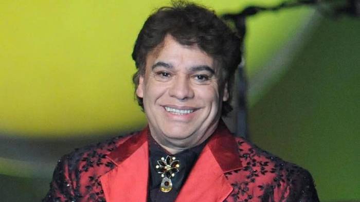 Juan Gabriel murió el 28 de agosto de 2026, a los 66 años, víctima de un infarto agudo de miocardio.