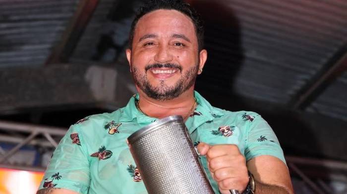 El tipiquero Lucho Pérez vivió tremendo susto tras toparse con una bomba activa mientras buceaba mar adentro en Peña Honda, Los Santos.