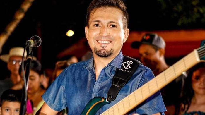 El bajista de Los Triunfadores compartió un tierno momento junto a su pareja Kimberly al revelar el sexo de su bebé.