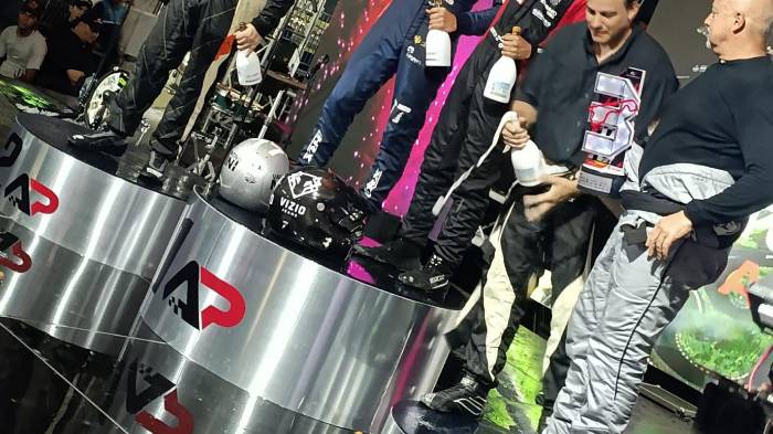 Tráfico en pista frena a Solly Betesh en GTS nocturna