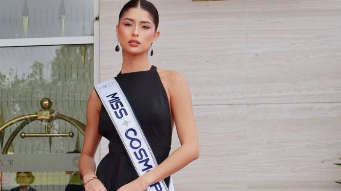 Con elegancia y orgullo, la panameña Italy Mora representa a Panamá en el Miss Cosmo 2025.