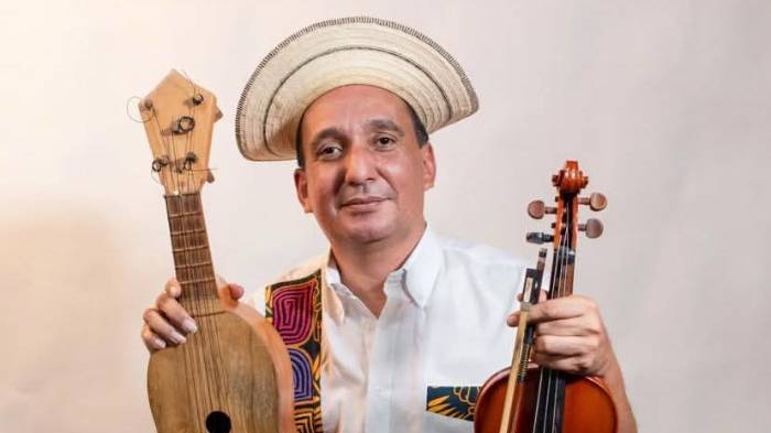 Redes Sociales/@joseaugustobroce/@jazminmunoz14