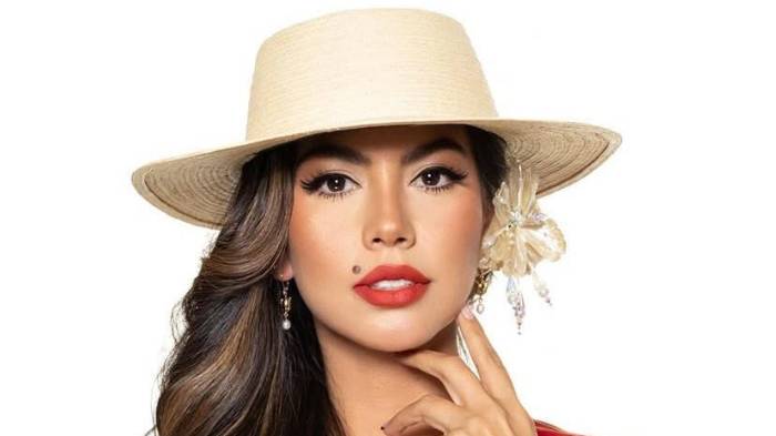 Redes Sociales/@rosaivethm