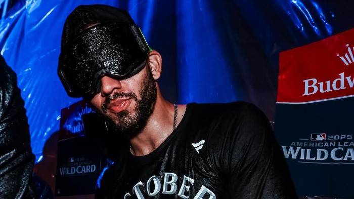 José Caballero bañado en champaña.