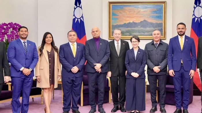 Durante la visita a Taiwán, fueron recibidos por la vicepresidenta de Taiwán Bi-khim Hsiao y el canciller Lin Chia-lung.