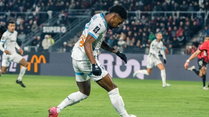 El lateral panameño ha visto acción en los dos primeros encuentros ligueros y ha disputado todos los minutos.