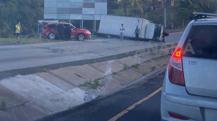 Aquí una imagen del accidente. El conductor fue aprehendido pues comienzan las investigaciones.