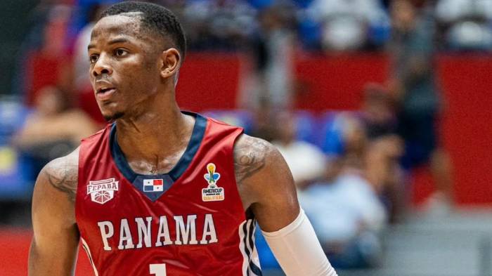 Iverson Molinar juega en Rumania.