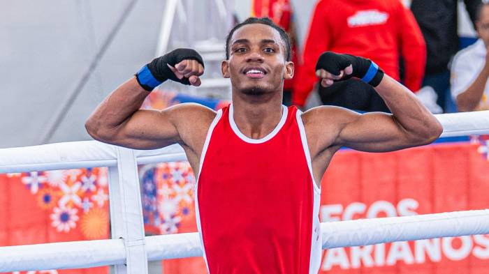 Cristofer Filos celebra su victoria por RSC que lo envía a la final de los 60 kg en Ayacucho-Lima 2025.