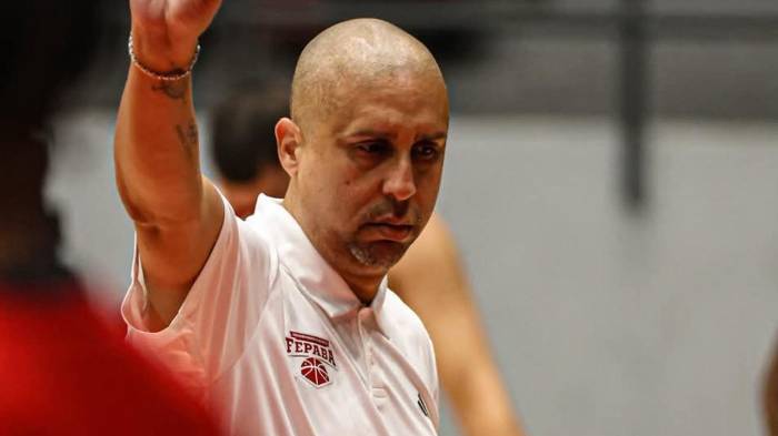 Nelson Colón ajusta la estrategia desde el banquillo con la mira en consolidar la identidad del grupo.