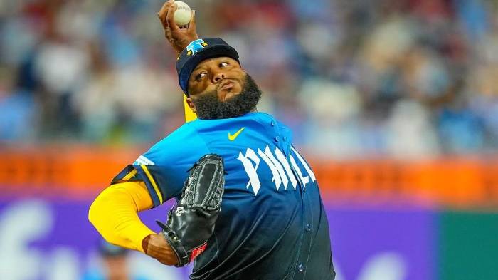 José Alvarado tiene foja de 4-1 con siete salvados y efectividad de 2.70, esta temporada.