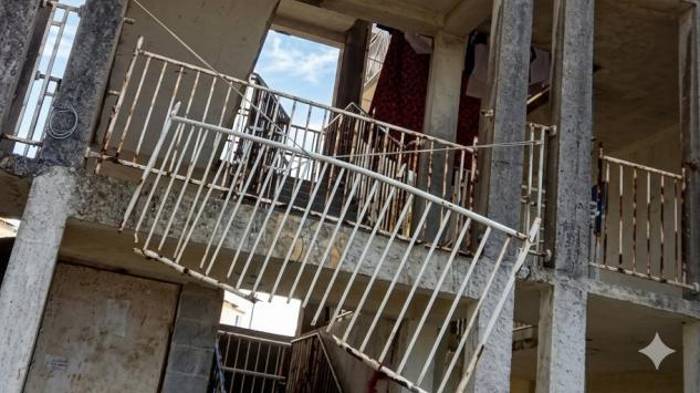 Colón | Joven cae de edificio mientras hablaba por celular