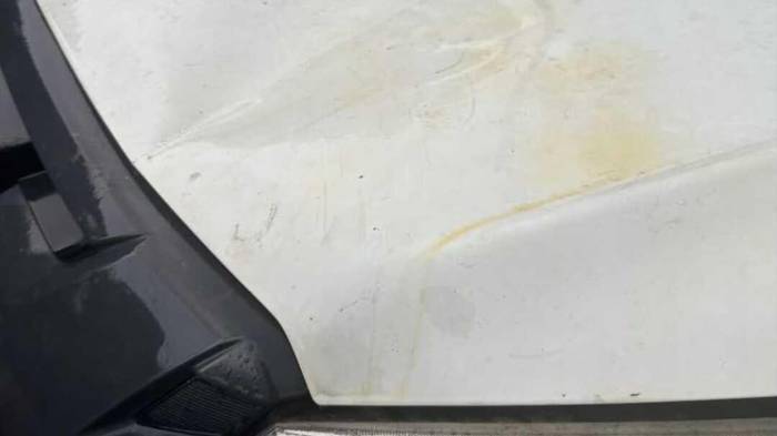 El vehículo de la Junta Comunal quedó destruido luego de que el agresor lo impactara con piedras y armas blancas.