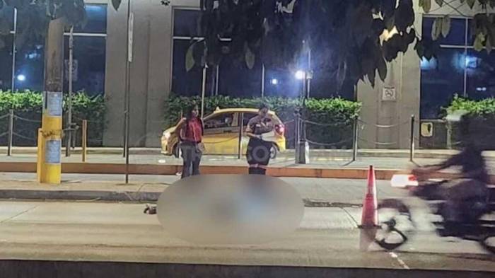 El peatón murió luego de ser impactado por un vehículo en la vía Ricardo J. Alfaro, a la altura del centro comercial El Dorado, la noche del lunes.