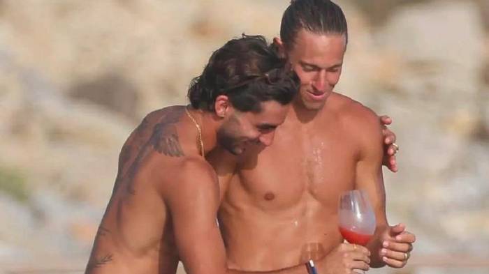 Fútbol: Ferran Torres y Marcos LLorentes se muestran muy cariñosos en Ibiza