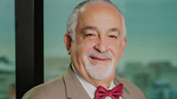 Gabriel Diez fue un destacado empresario con trayectoria en el sector construcción desde 1970 y en el sector industrial desde 1988.