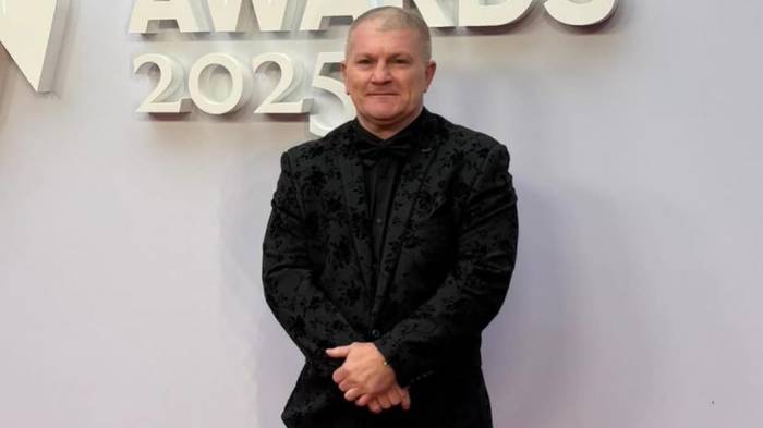 Conocido como ‘The Hitman’, disputó 48 peleas, ganando 45 de ellas, 32 por ko, y con solo tres derrotas.