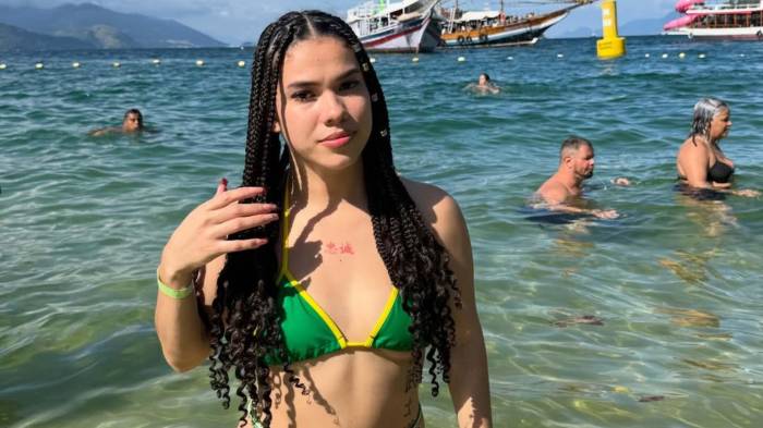 La exparticipante del Parking de Yen Video también se dio su chapuzón en la Bahía de los Reyes (Angra dos Reis en portugués) en Río de Janeiro.